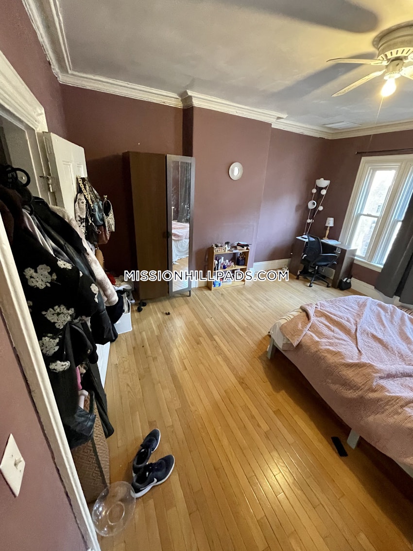 BOSTON - MISSION HILL - 1 Bed, 2 Baths - Image 32