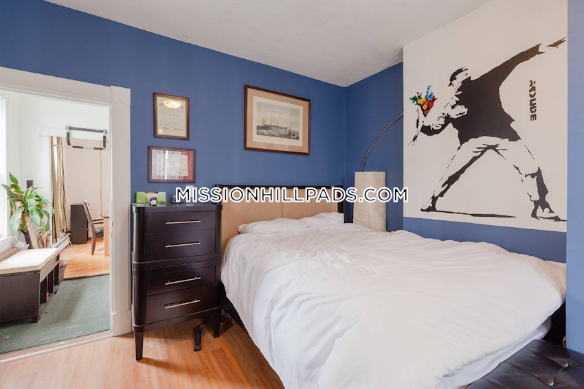 BOSTON - MISSION HILL - 5 Beds, 2 Baths - Image 16