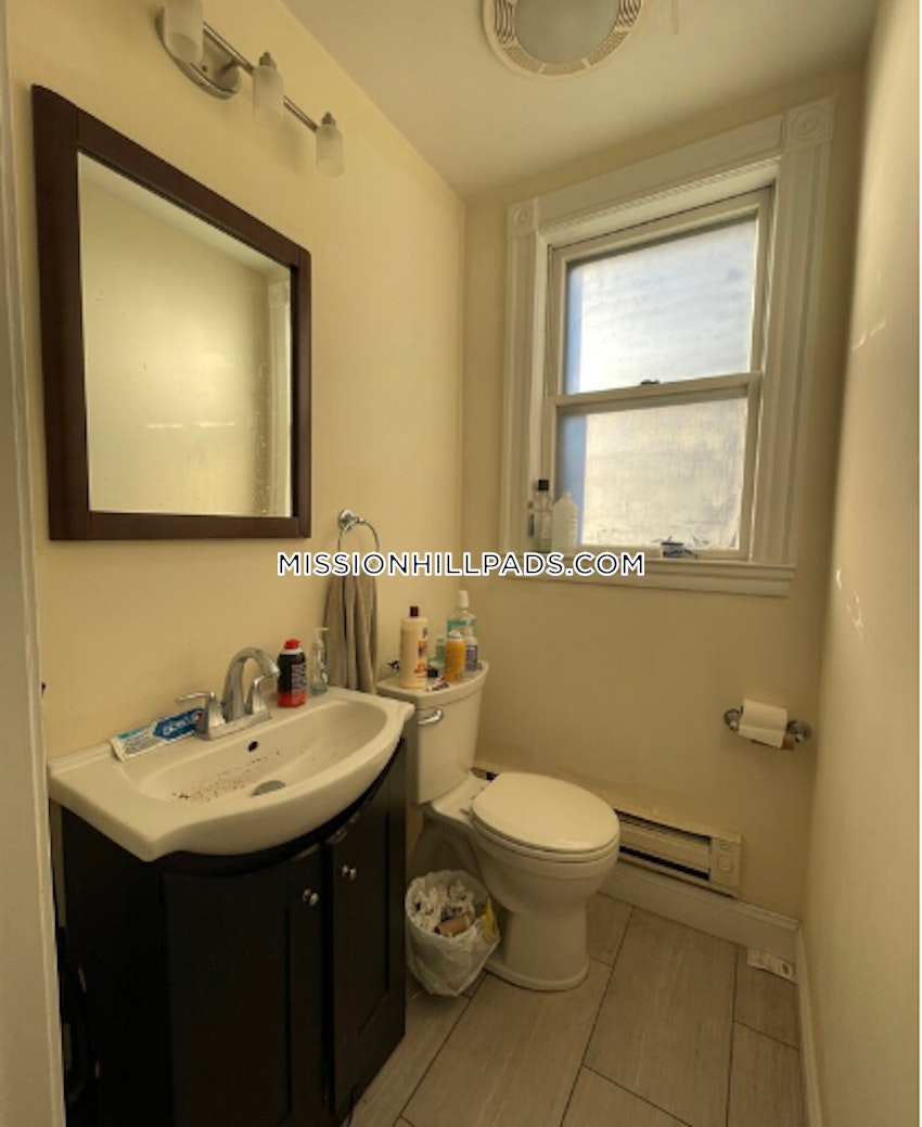 BOSTON - MISSION HILL - 6 Beds, 2.5 Baths - Image 14