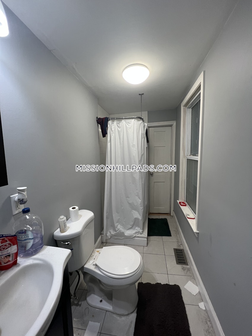 BOSTON - MISSION HILL - 3 Beds, 2 Baths - Image 32