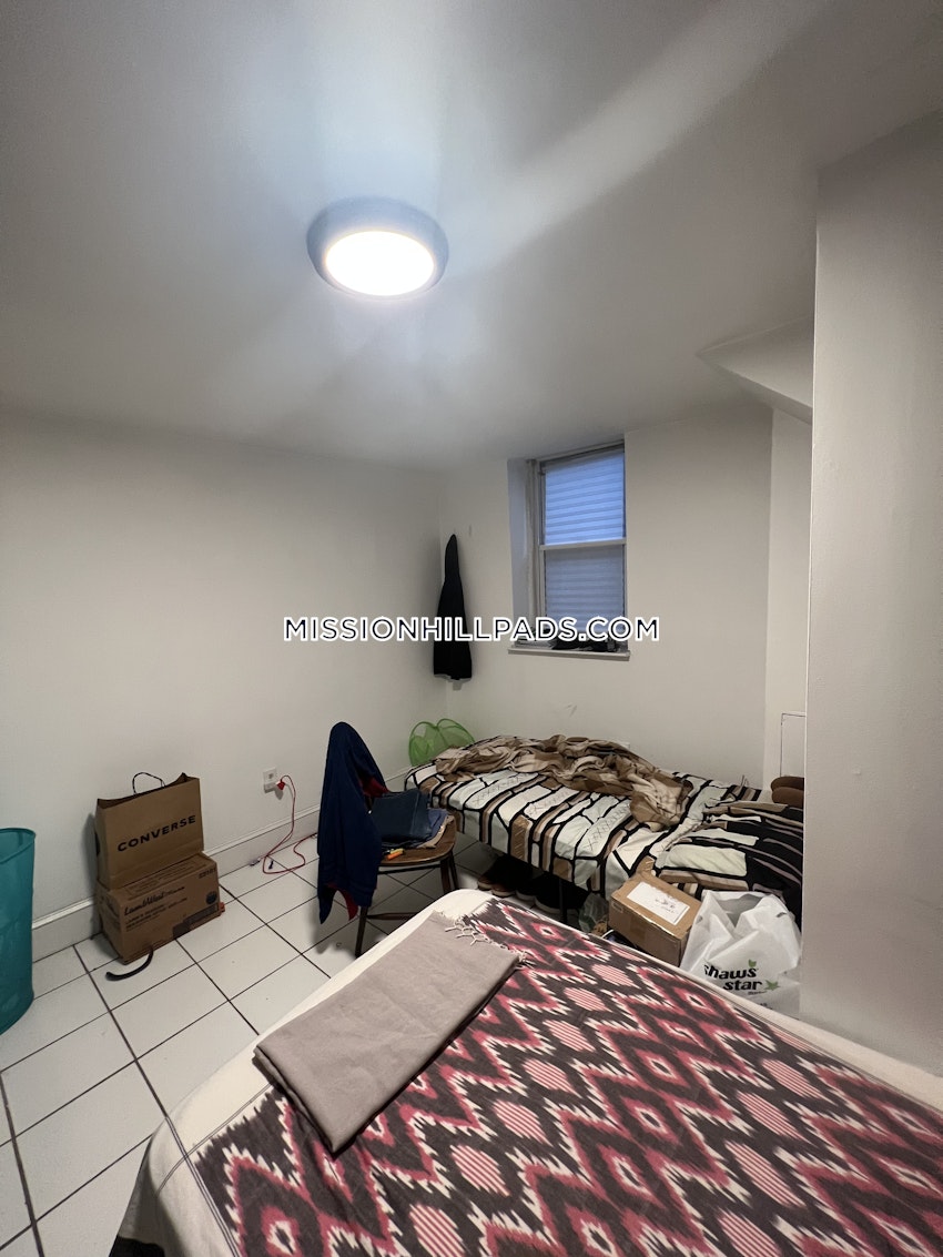 BOSTON - MISSION HILL - 3 Beds, 2 Baths - Image 23