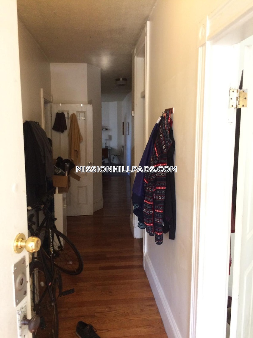 BOSTON - MISSION HILL - 4 Beds, 2 Baths - Image 5