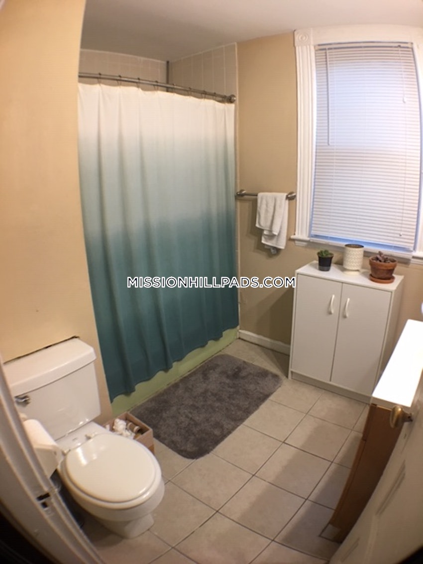 BOSTON - MISSION HILL - 4 Beds, 1 Bath - Image 30