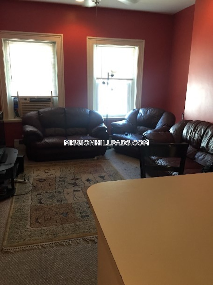 BOSTON - MISSION HILL - 3 Beds, 1 Bath - Image 3