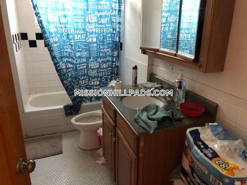 BOSTON - MISSION HILL - 4 Beds, 1 Bath - Image 31