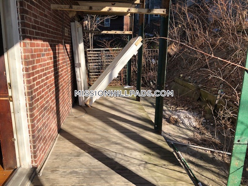 Boston - Mission Hill - 4 Beds, 1 Bath - Image 42