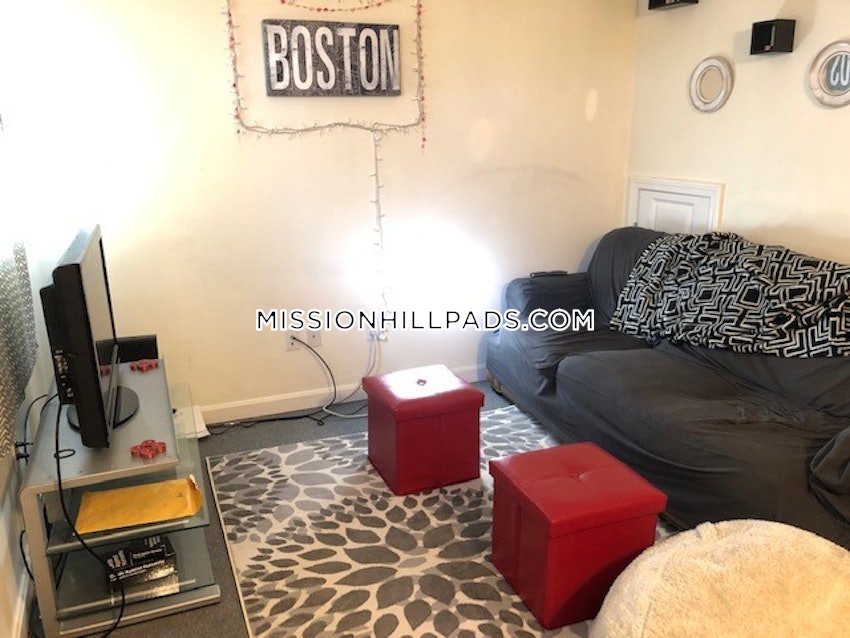 BOSTON - MISSION HILL - 4 Beds, 2.5 Baths - Image 20