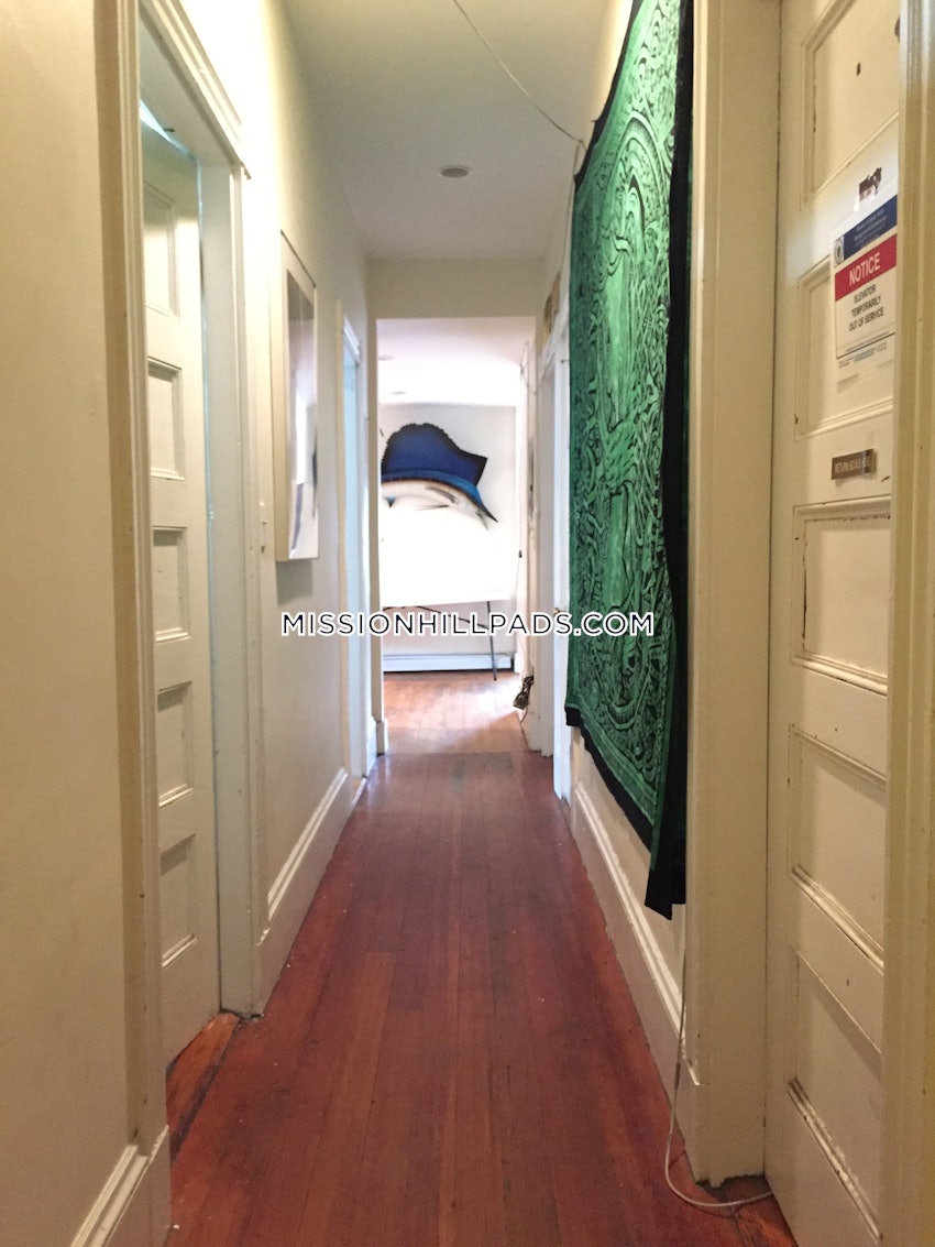 BOSTON - MISSION HILL - 5 Beds, 2 Baths - Image 10