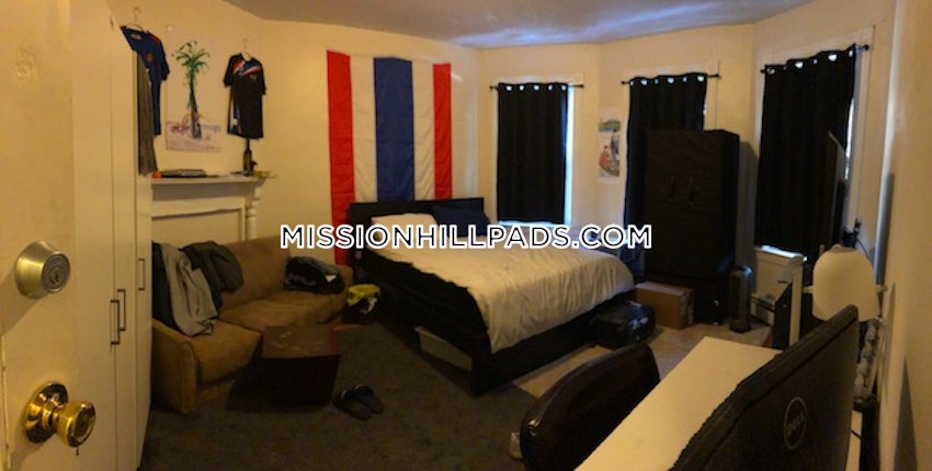 BOSTON - MISSION HILL - 4 Beds, 2 Baths - Image 12