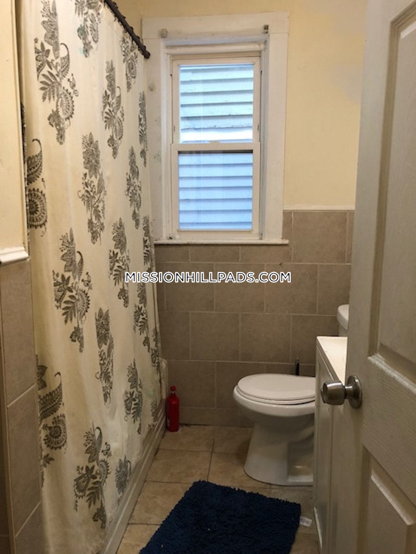 BOSTON - MISSION HILL - 4 Beds, 2 Baths - Image 24