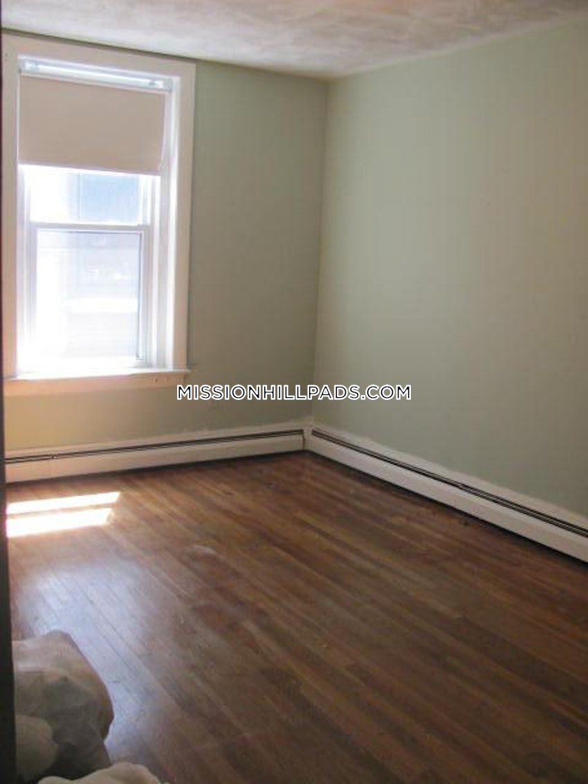 BOSTON - MISSION HILL - 2 Beds, 1 Bath - Image 10