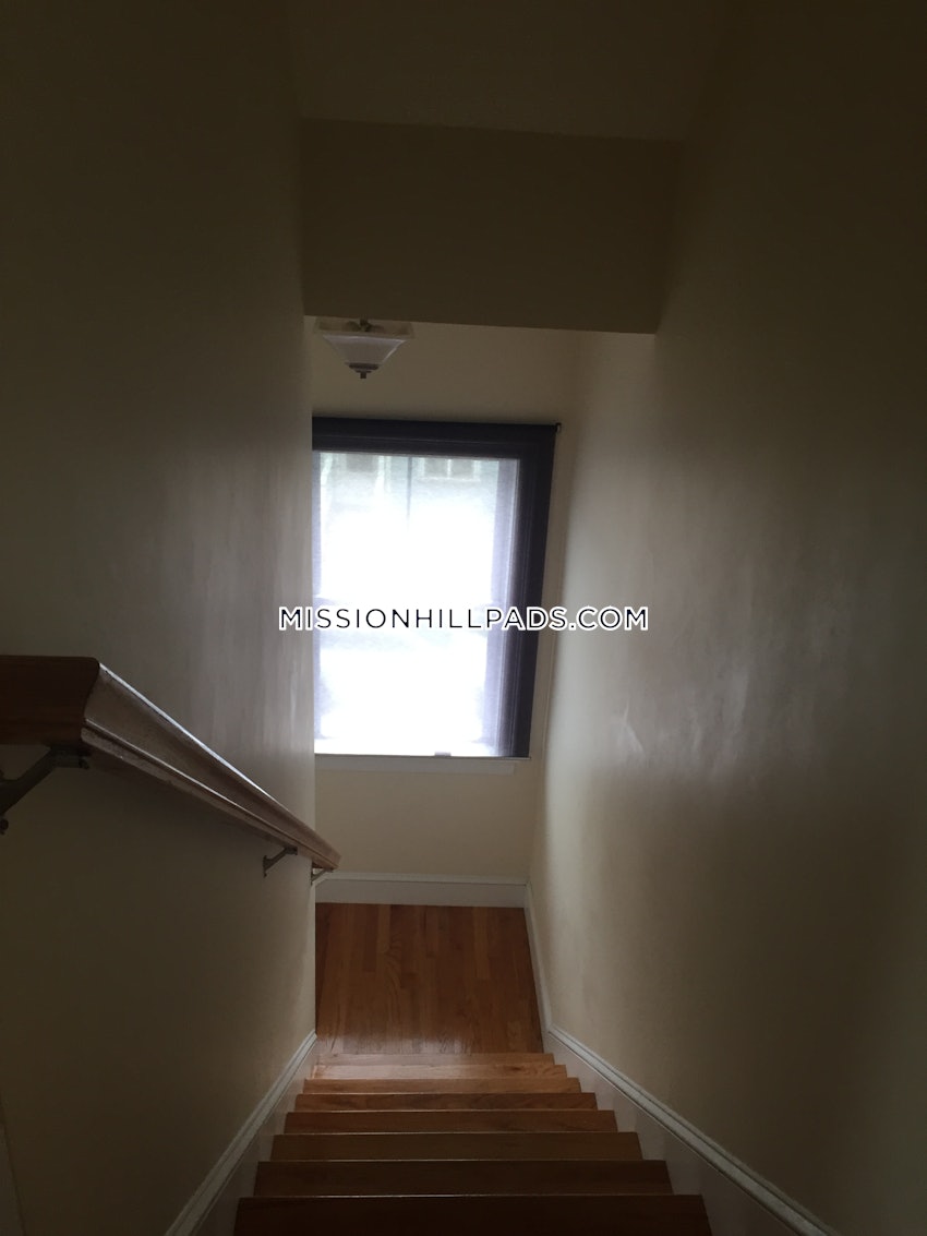 BOSTON - MISSION HILL - 3 Beds, 2 Baths - Image 23