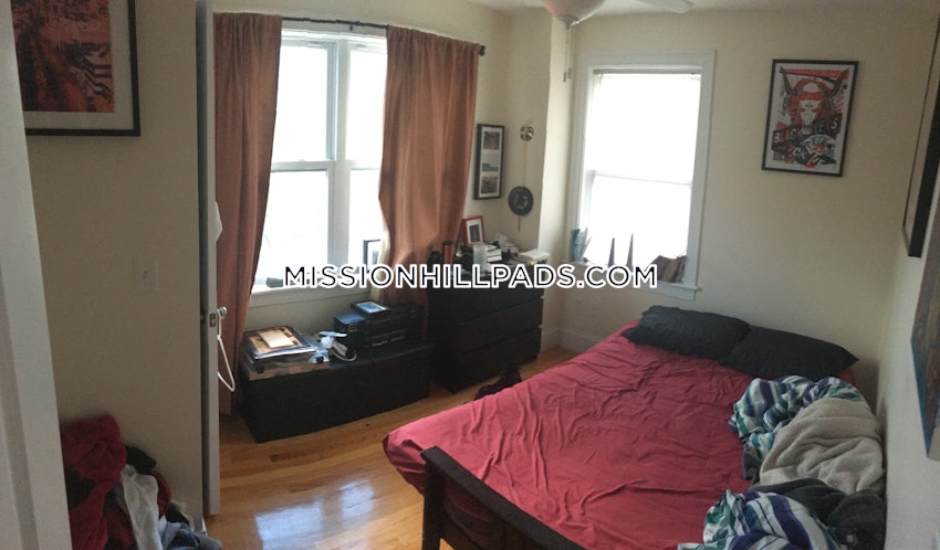 BOSTON - MISSION HILL - 3 Beds, 2 Baths - Image 8