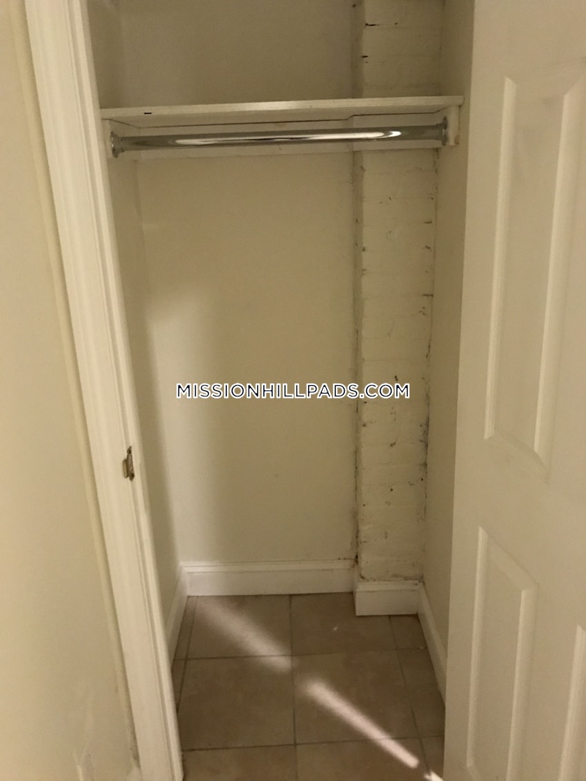 BOSTON - MISSION HILL - 3 Beds, 1 Bath - Image 46