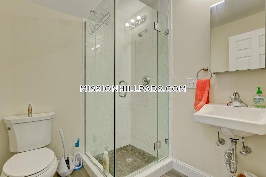 BOSTON - MISSION HILL - 5 Beds, 2 Baths - Image 18