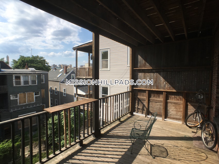 BOSTON - MISSION HILL - 4 Beds, 1 Bath - Image 7