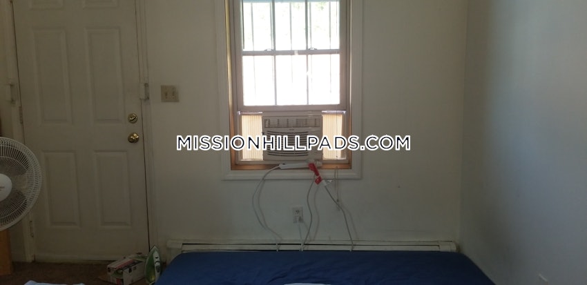 BOSTON - MISSION HILL - 3 Beds, 1 Bath - Image 26