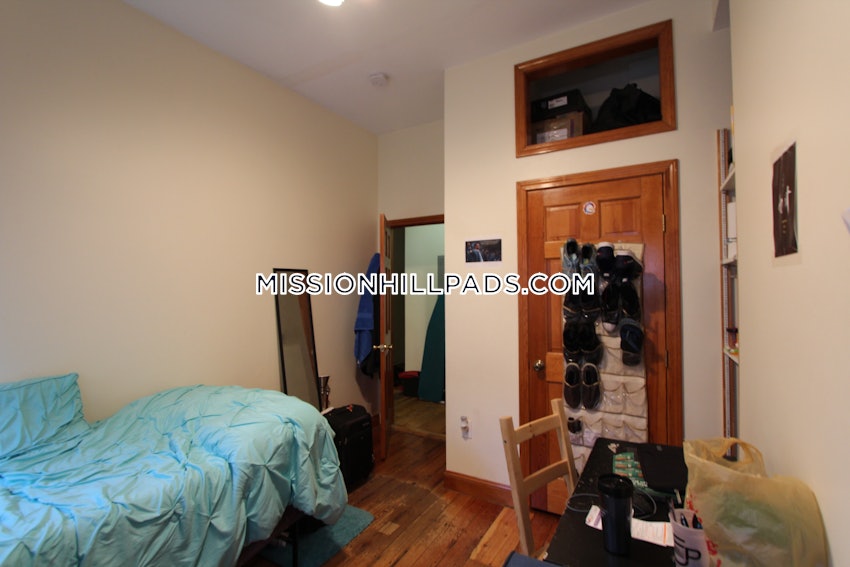 BOSTON - MISSION HILL - 4 Beds, 2 Baths - Image 14