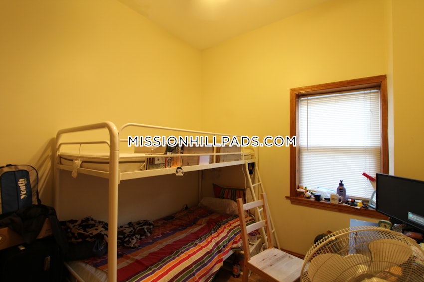 BOSTON - MISSION HILL - 4 Beds, 2 Baths - Image 12