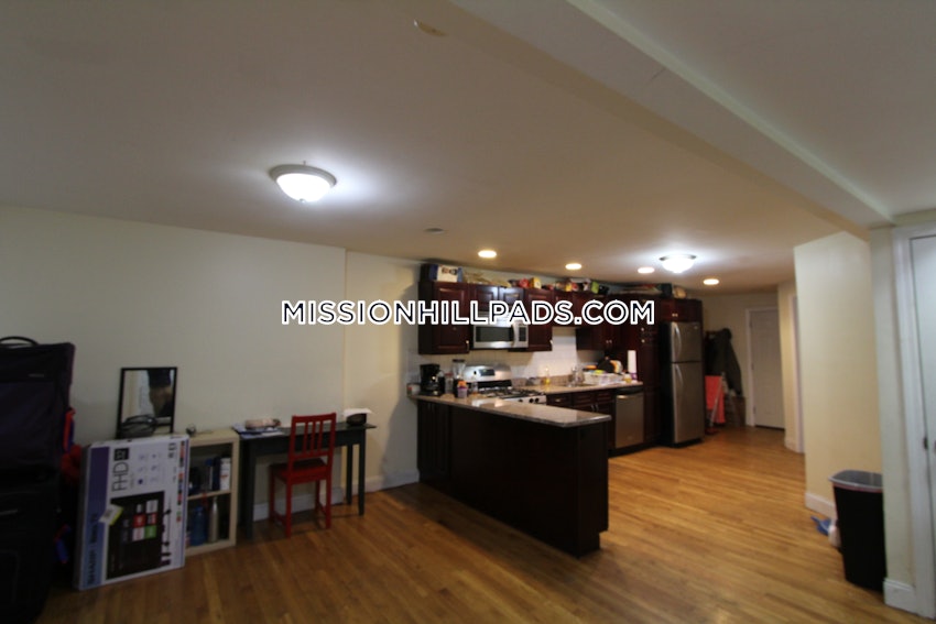 BOSTON - MISSION HILL - 4 Beds, 2 Baths - Image 23