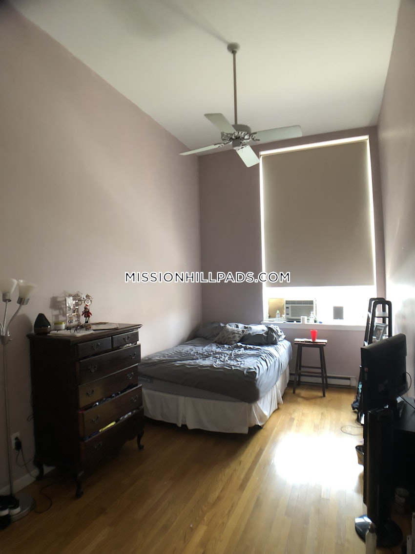 BOSTON - JAMAICA PLAIN - FOREST HILLS - 2 Beds, 1 Bath - Image 4