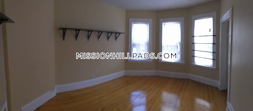 BOSTON - MISSION HILL - 4 Beds, 1.5 Baths - Image 14