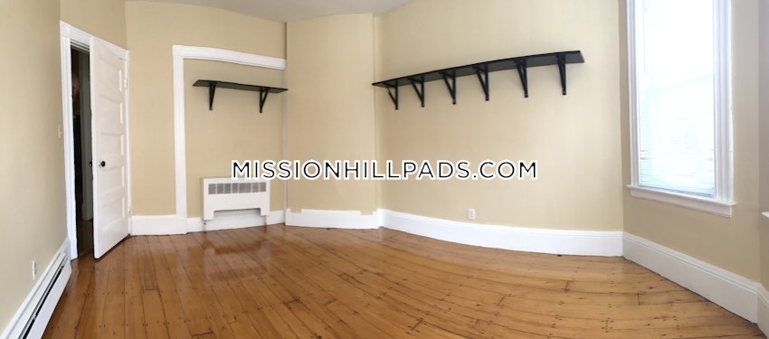 BOSTON - MISSION HILL - 4 Beds, 1.5 Baths - Image 15
