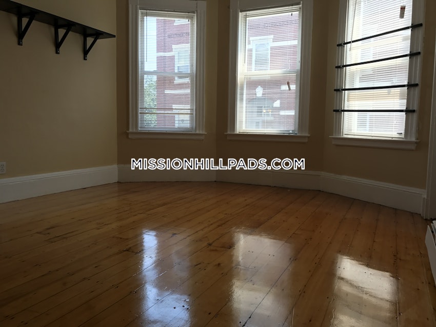 BOSTON - MISSION HILL - 4 Beds, 1.5 Baths - Image 36