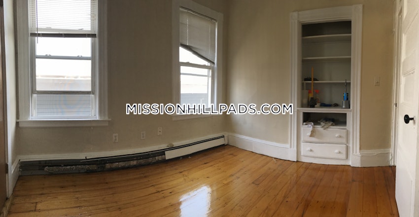 BOSTON - MISSION HILL - 4 Beds, 1.5 Baths - Image 16
