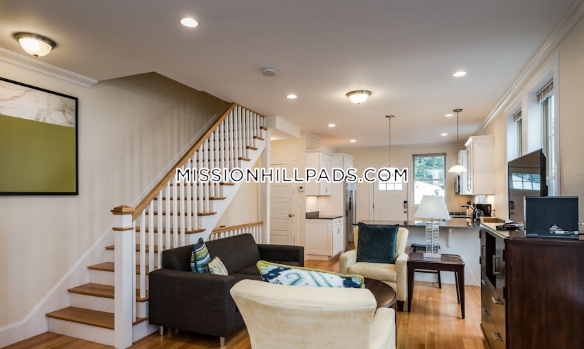BOSTON - MISSION HILL - 6 Beds, 2.5 Baths - Image 1