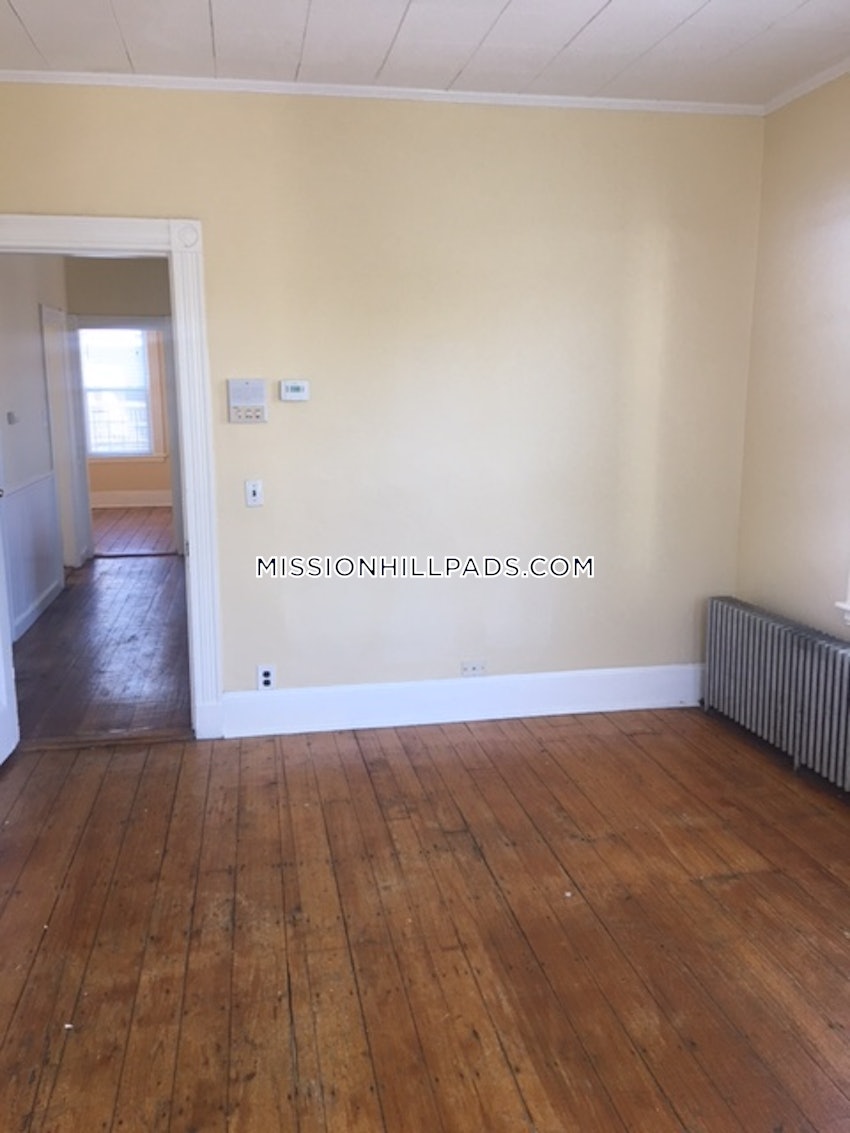 BOSTON - MISSION HILL - 3 Beds, 1 Bath - Image 13