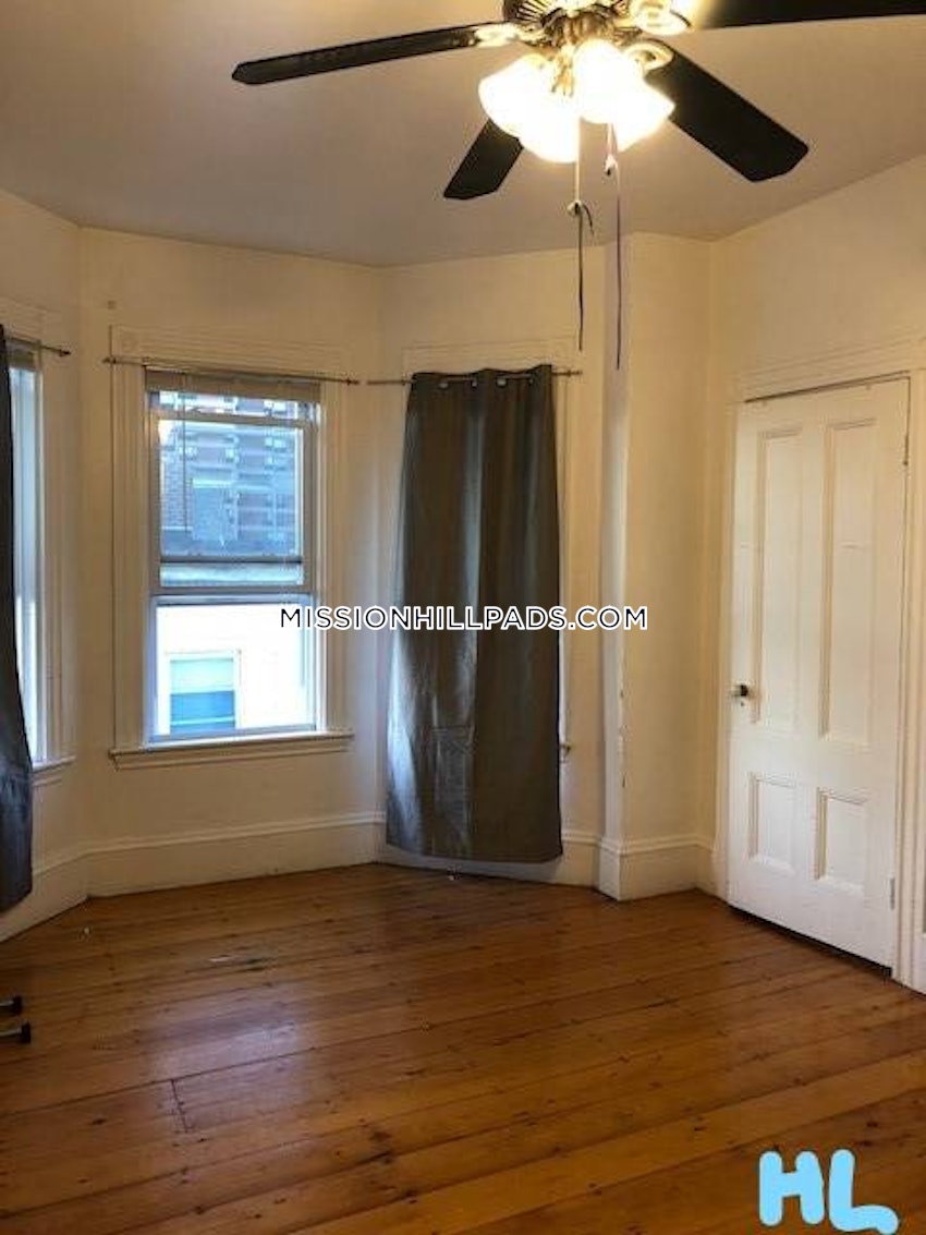 BOSTON - MISSION HILL - 4 Beds, 2.5 Baths - Image 2