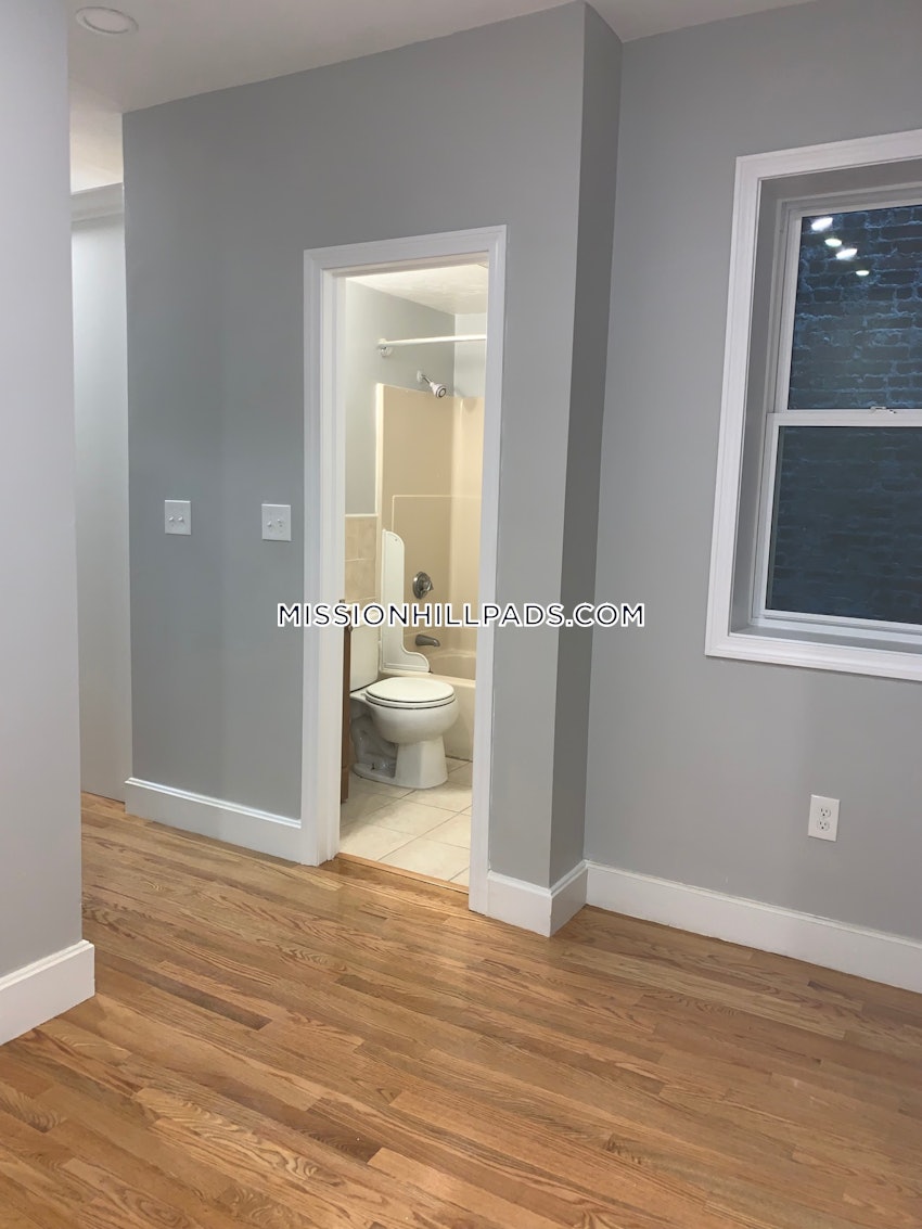 BOSTON - MISSION HILL - 1 Bed, 1 Bath - Image 10