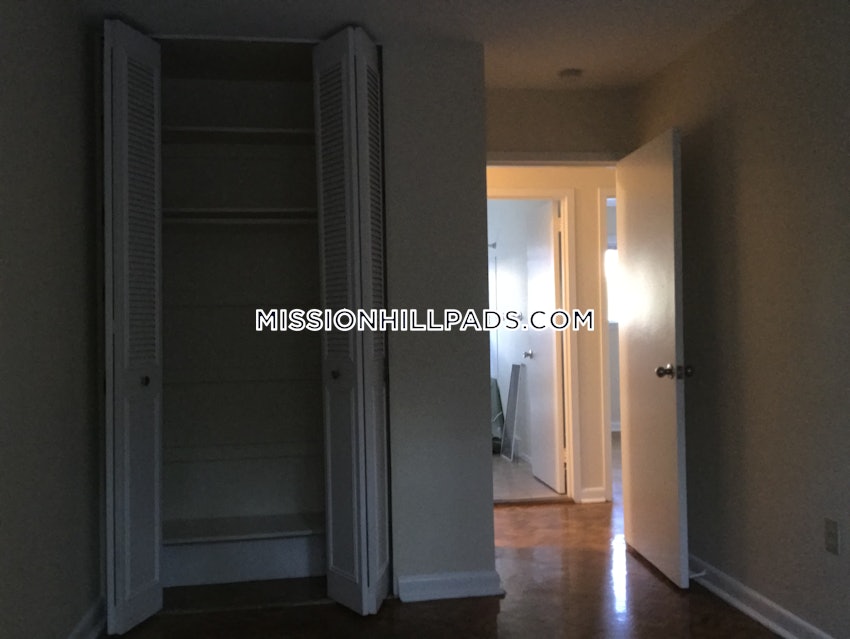 BOSTON - MISSION HILL - 4 Beds, 1 Bath - Image 4