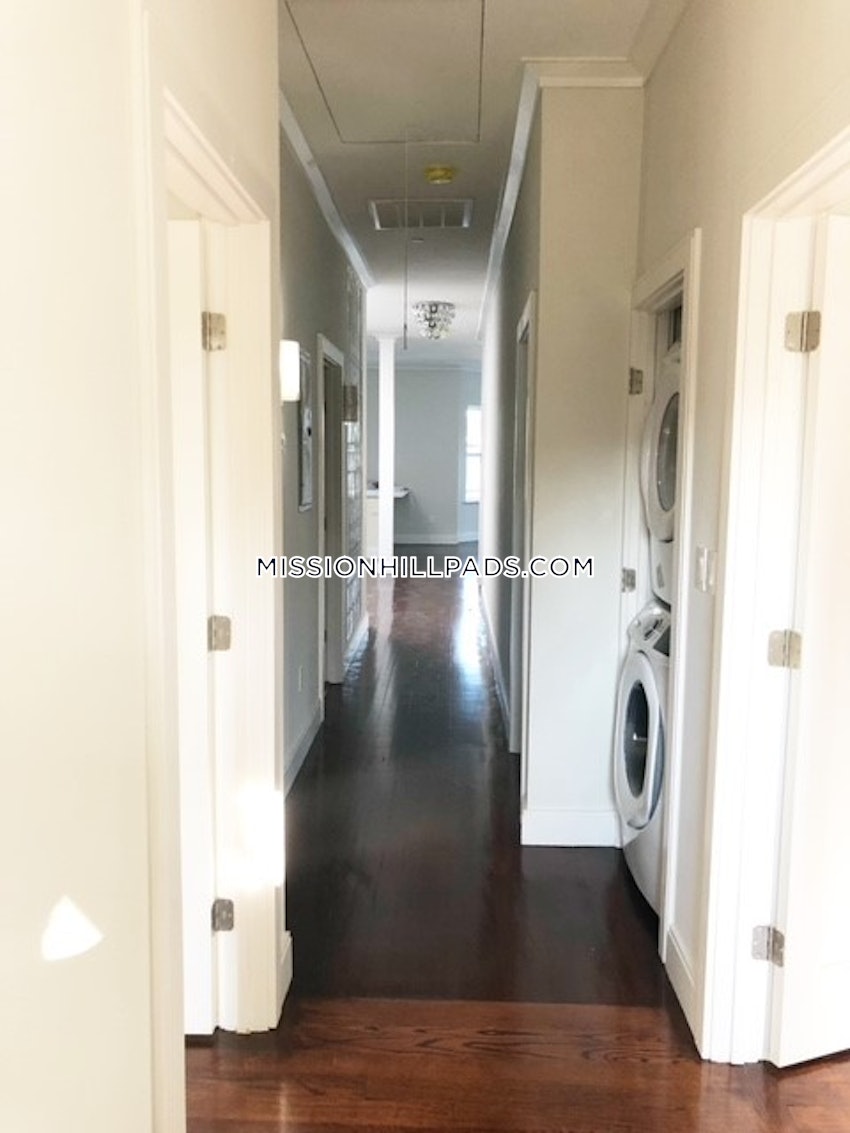 BOSTON - MISSION HILL - 4 Beds, 2 Baths - Image 15