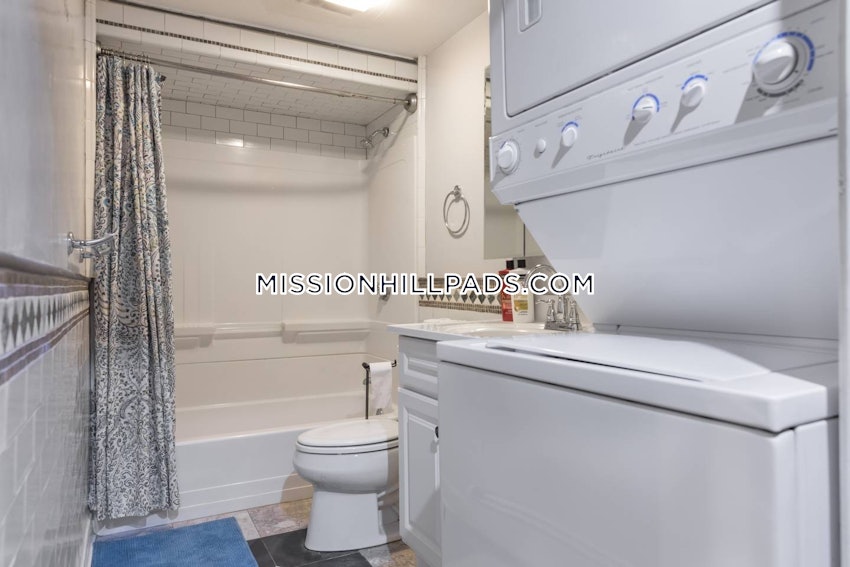 BOSTON - MISSION HILL - 3 Beds, 2 Baths - Image 4