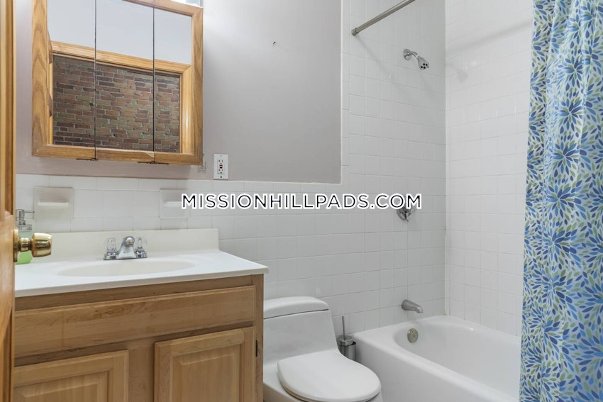 BOSTON - MISSION HILL - 3 Beds, 2 Baths - Image 7