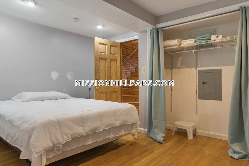 BOSTON - MISSION HILL - 3 Beds, 2 Baths - Image 13