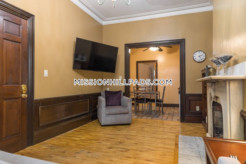 BOSTON - MISSION HILL - 3 Beds, 2 Baths - Image 9