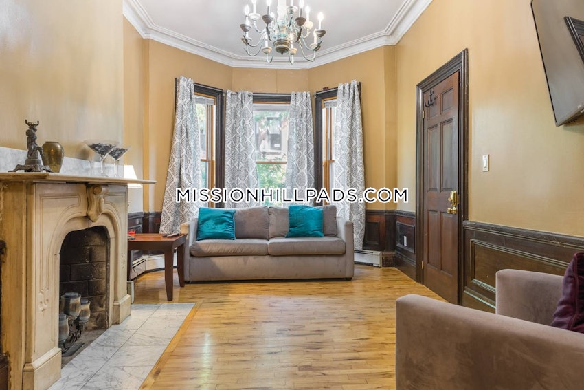 BOSTON - MISSION HILL - 3 Beds, 2 Baths - Image 4
