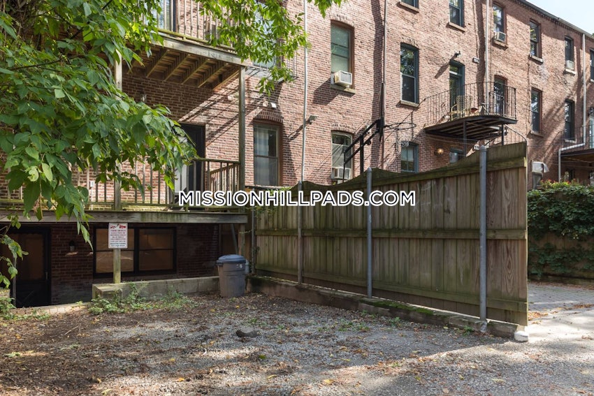 BOSTON - MISSION HILL - 3 Beds, 2 Baths - Image 13