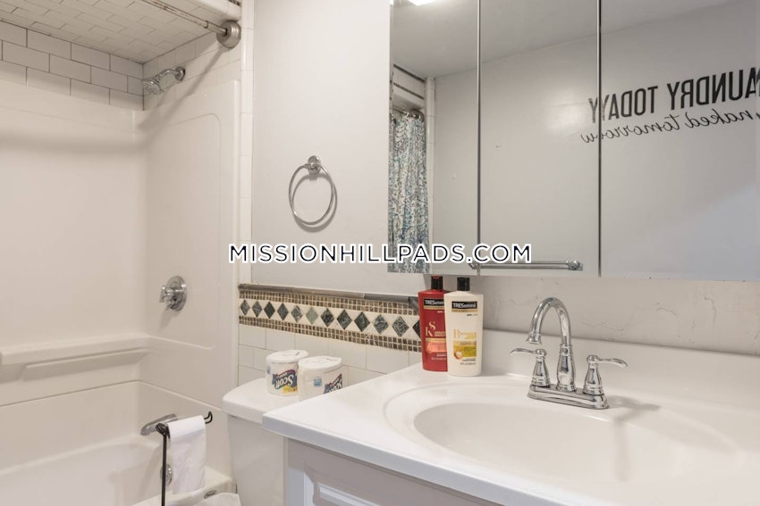 BOSTON - MISSION HILL - 3 Beds, 2 Baths - Image 24