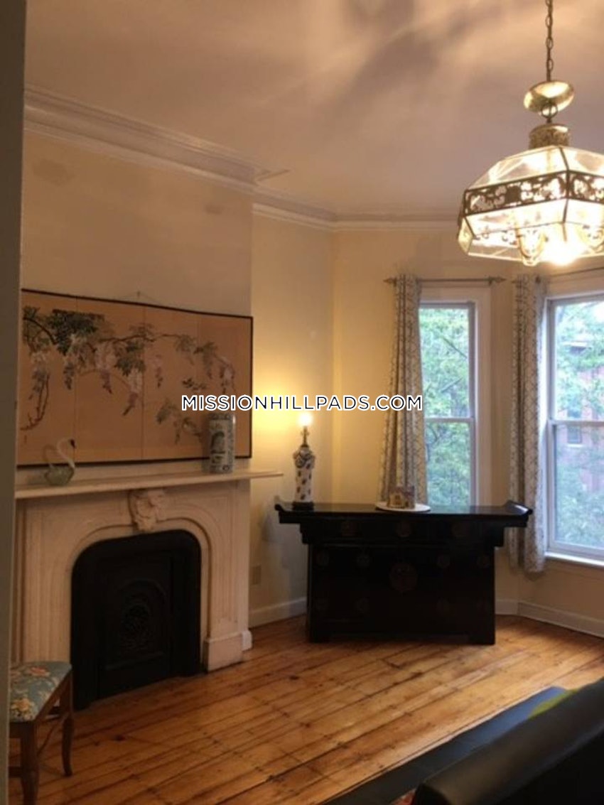 BOSTON - MISSION HILL - 3 Beds, 2 Baths - Image 24