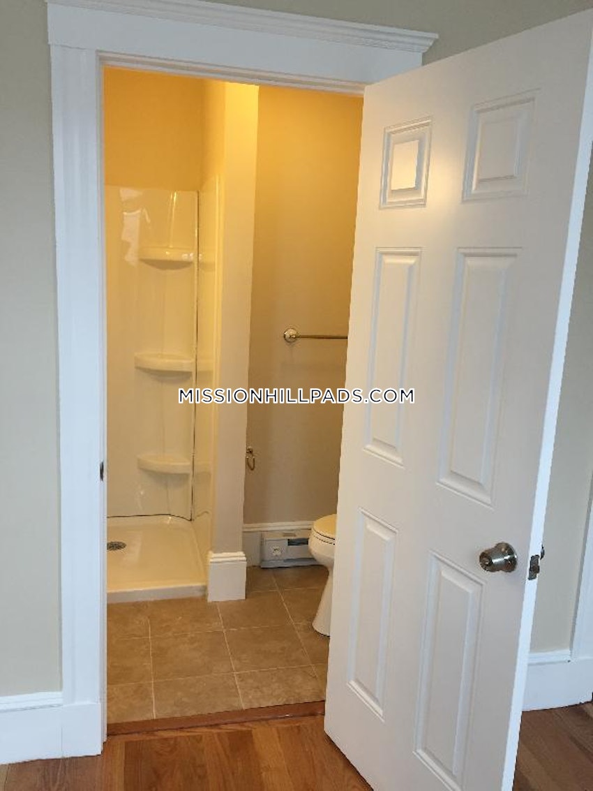 BOSTON - MISSION HILL - 4 Beds, 2 Baths - Image 22