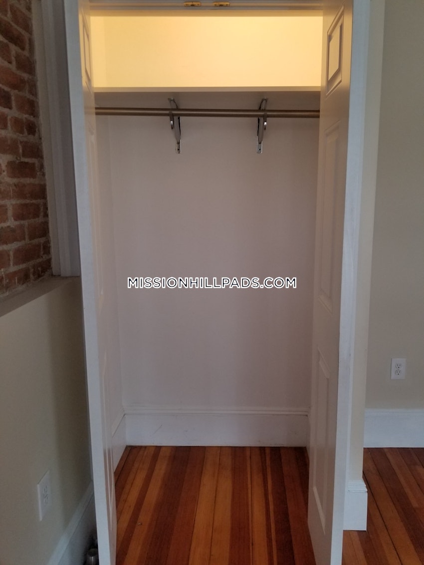 BOSTON - MISSION HILL - 4 Beds, 2 Baths - Image 26