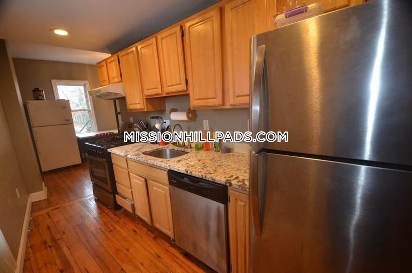 BOSTON - MISSION HILL - 6 Beds, 4 Baths - Image 7