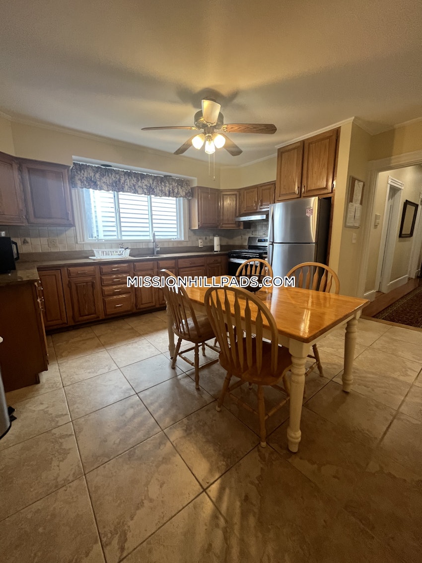 BOSTON - MISSION HILL - 1 Bed, 1 Bath - Image 3