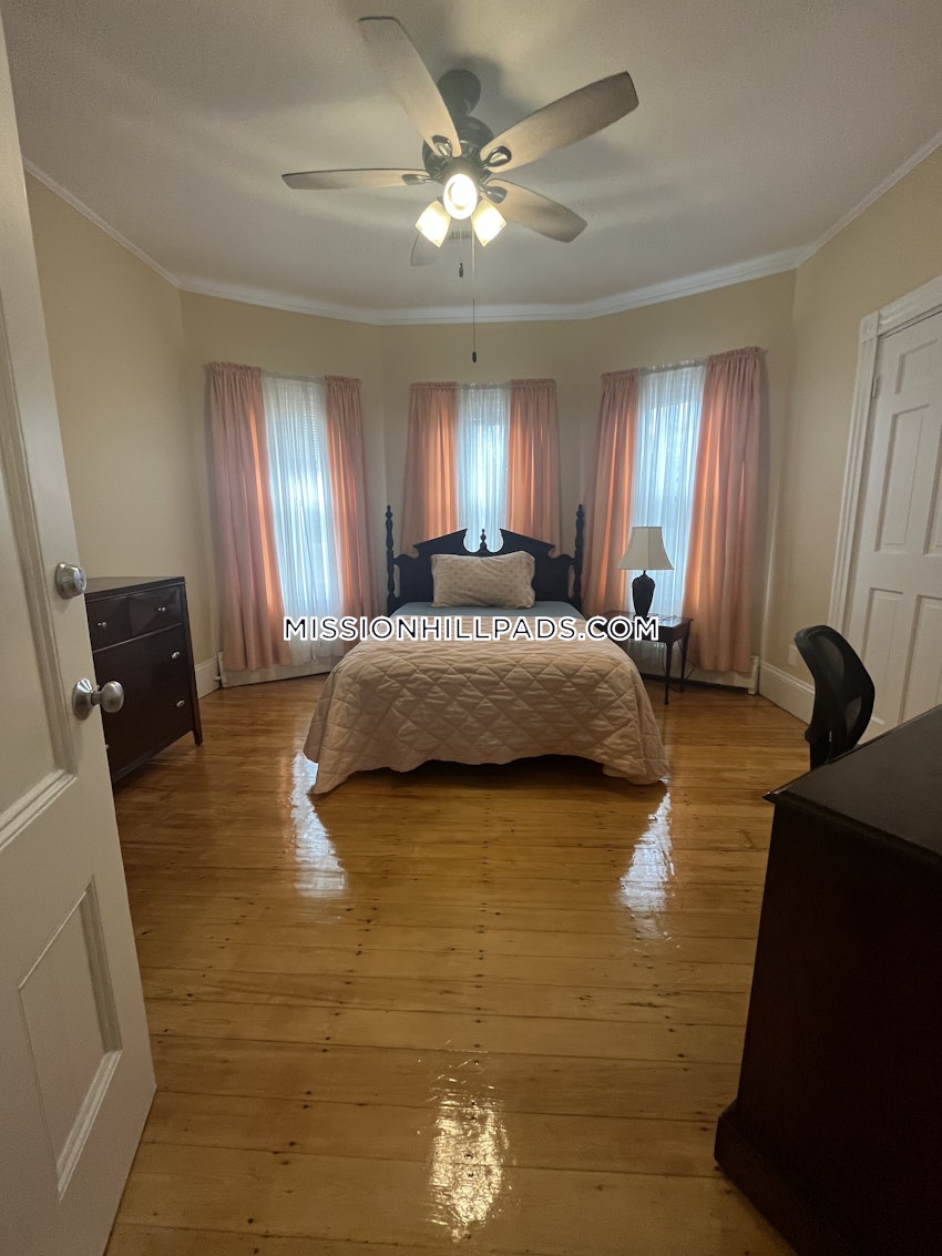 BOSTON - MISSION HILL - 1 Bed, 1 Bath - Image 7