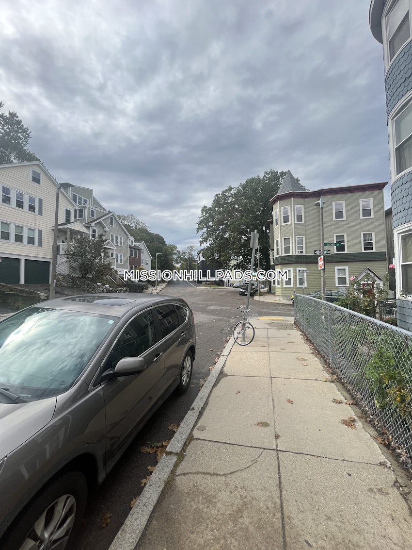 BOSTON - MISSION HILL - 1 Bed, 1 Bath - Image 16