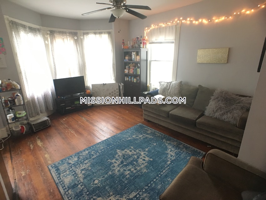 BOSTON - MISSION HILL - 5 Beds, 2 Baths - Image 21
